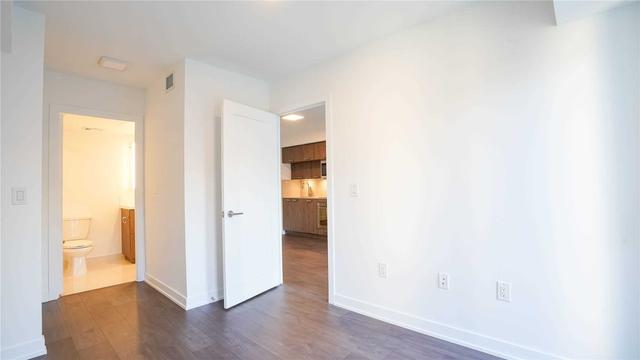 510 - 50 Maccaul St, Condo with 1 bedrooms, 2 bathrooms and 0 parking in Toronto ON | Image 6