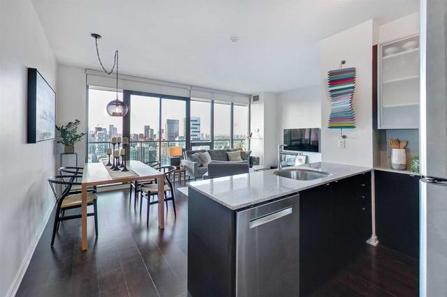 3704 - 33 Lombard St, Condo with 2 bedrooms, 2 bathrooms and 1 parking in Toronto ON | Image 2