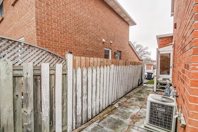 40 Philosophers Tr, House detached with 3 bedrooms, 3 bathrooms and 3 parking in Brampton ON | Image 6