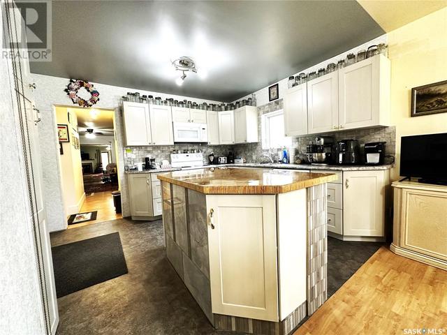 420 3rd Avenue, House detached with 2 bedrooms, 2 bathrooms and null parking in Cudworth SK | Image 10