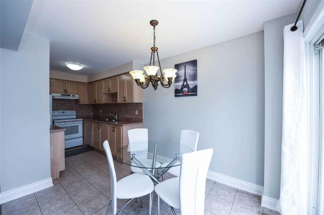 38 Domenico Cres, House attached with 3 bedrooms, 3 bathrooms and 2 parking in Brampton ON | Image 4