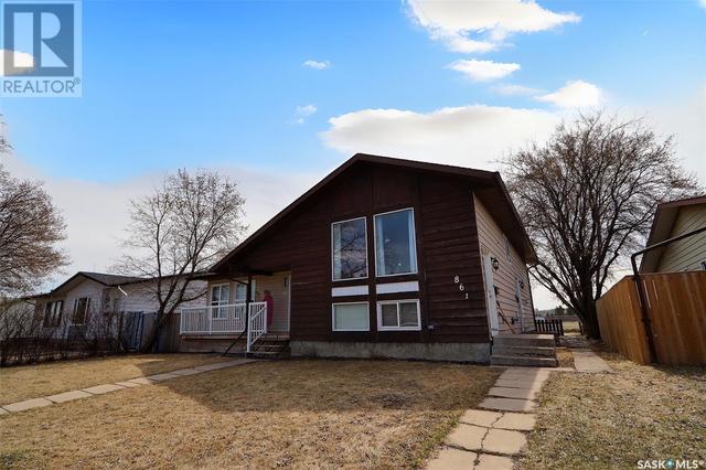 861 7th Street E, House semidetached with 4 bedrooms, 2 bathrooms and null parking in Prince Albert SK | Image 1