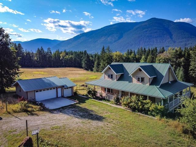 6291 Mill Creek Road, House detached with 4 bedrooms, 3 bathrooms and 10 parking in Central Kootenay E BC | Image 4