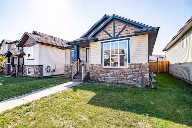 40 Vickers Close, House detached with 3 bedrooms, 3 bathrooms and 3 parking in Red Deer AB | Image 2