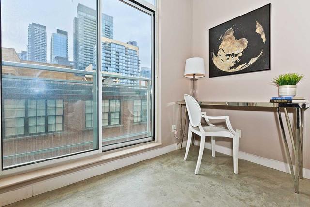 513 - 23 Brant St, Condo with 1 bedrooms, 1 bathrooms and 1 parking in Toronto ON | Image 3