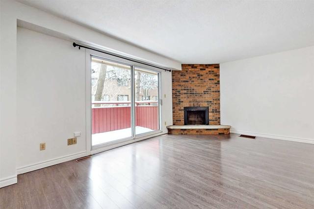 27 Poets Walkway, Townhouse with 3 bedrooms, 2 bathrooms and 1 parking in Toronto ON | Image 4