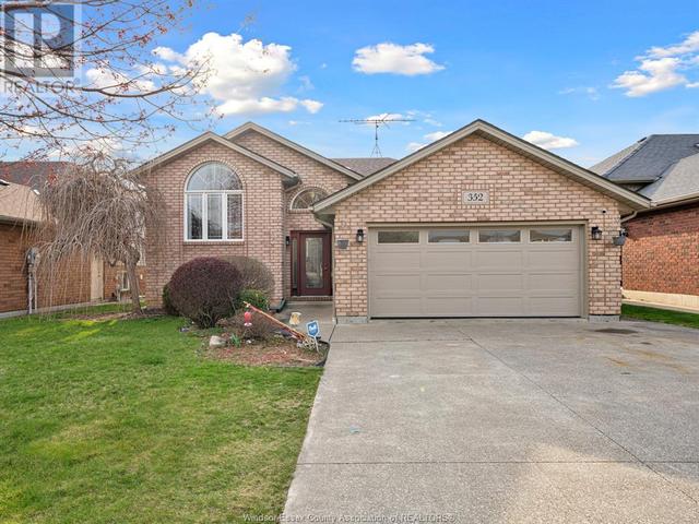352 Millbrook Drive, House detached with 4 bedrooms, 2 bathrooms and null parking in Kingsville ON | Image 2