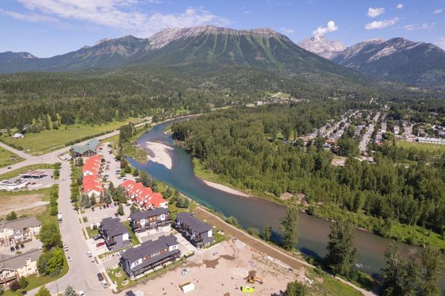 305 - 800 Riverside Way, House attached with 3 bedrooms, 4 bathrooms and 4 parking in Fernie BC | Image 17