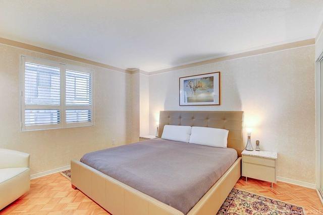 207 - 19 Dundonald St, Condo with 3 bedrooms, 3 bathrooms and 1 parking in Toronto ON | Image 16