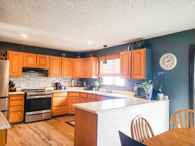 1601 52 Street, House detached with 4 bedrooms, 2 bathrooms and 4 parking in Edson AB | Image 2