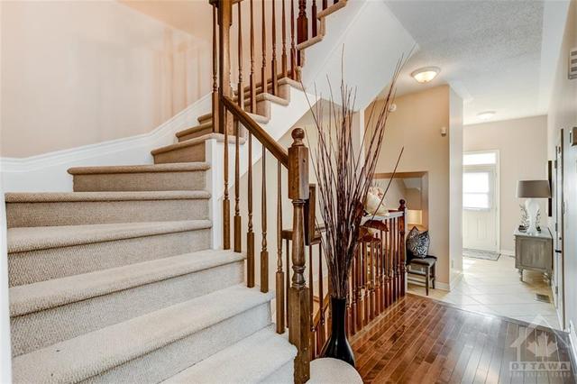 112 Whispering Winds Way, Townhouse with 3 bedrooms, 3 bathrooms and 3 parking in Ottawa ON | Image 4
