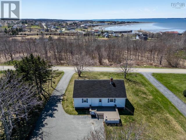 43 Belle Vue St, House detached with 5 bedrooms, 1 bathrooms and null parking in Clare NS | Image 46