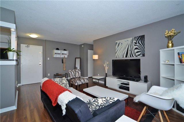 1803 - 3390 Weston Rd, Condo with 2 bedrooms, 1 bathrooms and 1 parking in Toronto ON | Image 6