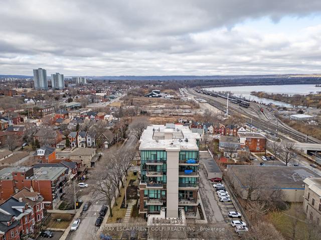 103 - 50 Murray St W, Condo with 2 bedrooms, 1 bathrooms and 1 parking in Hamilton ON | Image 13