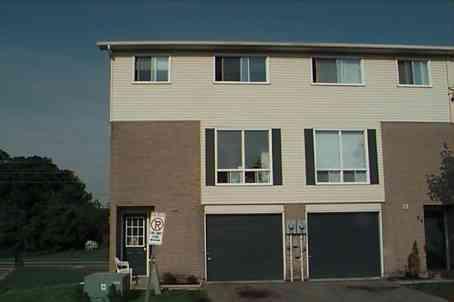100 - 1133 Ritson Rd N, Townhouse with 3 bedrooms, 2 bathrooms and 1 parking in Oshawa ON | Image 1