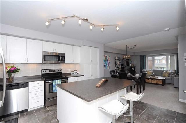 145 Lewis Honey Dr, Townhouse with 2 bedrooms, 3 bathrooms and 1 parking in Aurora ON | Image 8