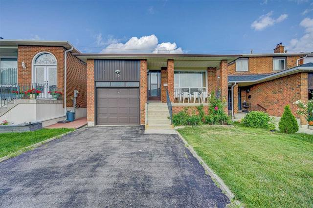 19 Sonoma Way, House detached with 2 bedrooms, 1 bathrooms and 2 parking in Toronto ON | Image 1
