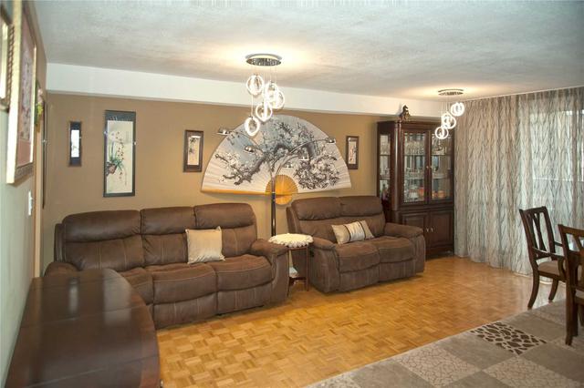 1011 - 15 La Rose Ave, Condo with 3 bedrooms, 2 bathrooms and 2 parking in Toronto ON | Image 8