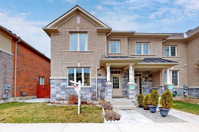 38 Ledger Point Cres, House attached with 3 bedrooms, 3 bathrooms and 3 parking in Brampton ON | Image 1