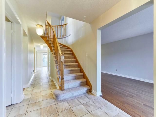 62 Valley Centre Dr, House detached with 5 bedrooms, 3 bathrooms and 6 parking in Toronto ON | Image 34