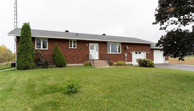 3286 Micksburg Road, House detached with 2 bedrooms, 2 bathrooms and 10 parking in Laurentian Valley ON | Image 19