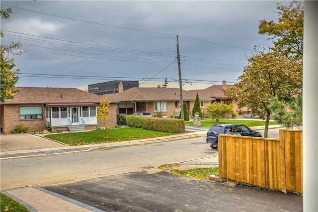 Upper - 23 Glen Belle Cres, House detached with 4 bedrooms, 2 bathrooms and 2 parking in Toronto ON | Image 16