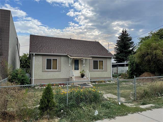 2465 Main Street, House detached with 2 bedrooms, 1 bathrooms and 3 parking in West Kelowna BC | Card Image