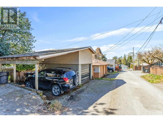 448 W 14th Street, House detached with 6 bedrooms, 3 bathrooms and 4 parking in North Vancouver BC | Image 39