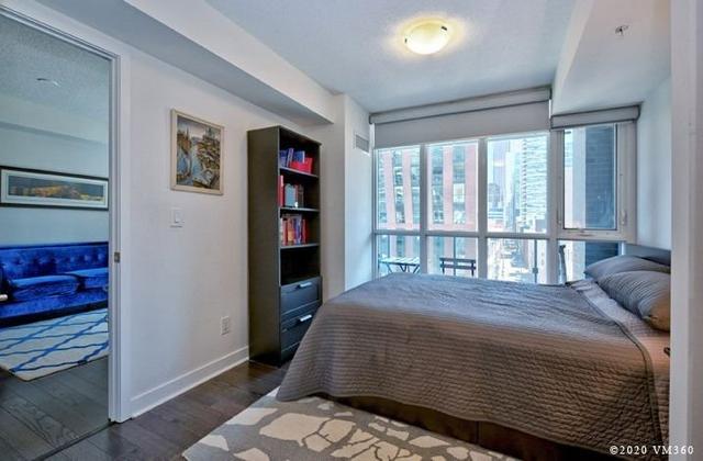 713 - 295 Adelaide St W, Condo with 2 bedrooms, 2 bathrooms and 1 parking in Toronto ON | Image 4