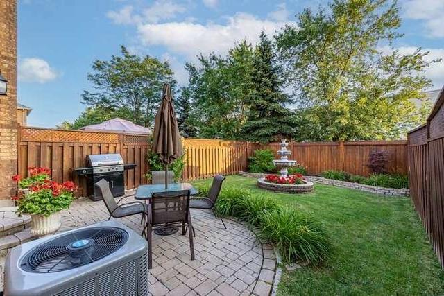 2346 Newcastle Cres, House attached with 3 bedrooms, 3 bathrooms and 2 parking in Oakville ON | Image 32