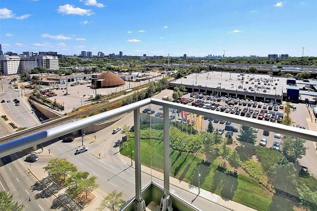 1011 - 29 Singer Crt, Condo with 2 bedrooms, 2 bathrooms and 1 parking in Toronto ON | Image 11