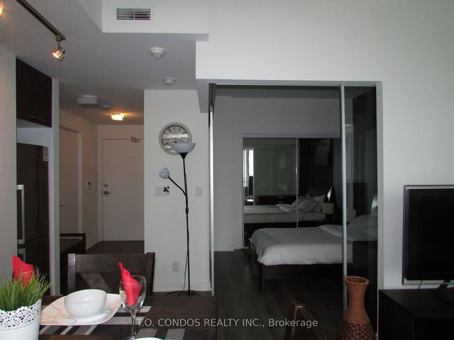 1901 - 12 York St, Condo with 1 bedrooms, 1 bathrooms and 0 parking in Toronto ON | Image 8