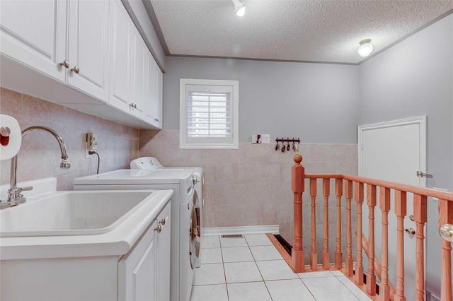 32 Andy Cres, House detached with 4 bedrooms, 3 bathrooms and 3 parking in Vaughan ON | Image 11