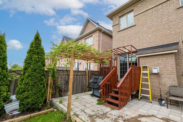 56 Versailles Cres, House semidetached with 4 bedrooms, 4 bathrooms and 4 parking in Brampton ON | Image 31