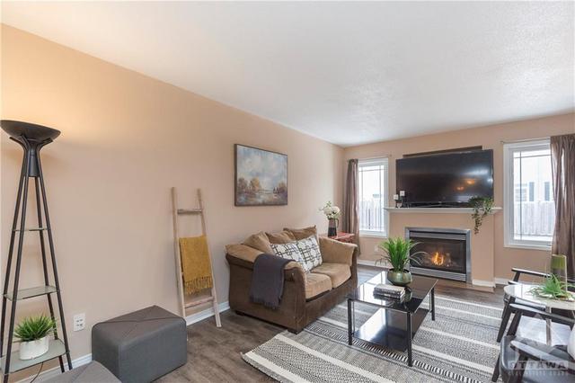 705 Regiment Avenue, Townhouse with 3 bedrooms, 3 bathrooms and 3 parking in Ottawa ON | Image 6