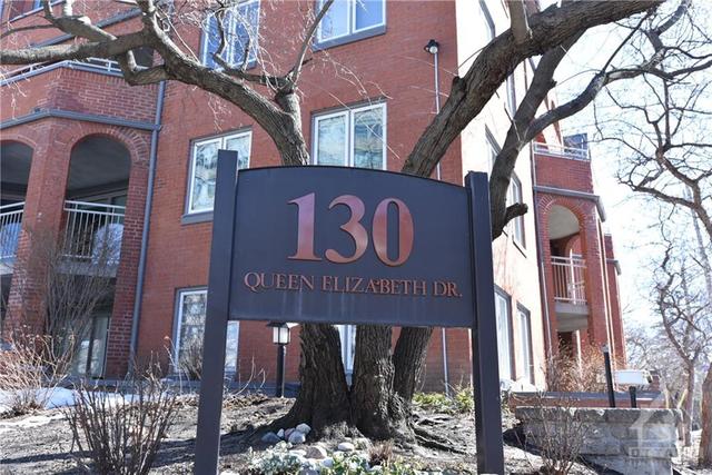 402 - 130 Queen Elizabeth Drive, Condo with 2 bedrooms, 2 bathrooms and 1 parking in Ottawa ON | Image 1