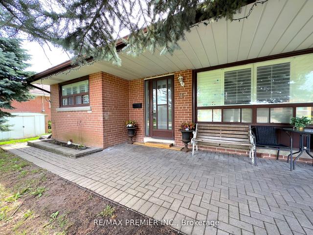 74 Riverhead Dr, House detached with 3 bedrooms, 2 bathrooms and 5 parking in Toronto ON | Image 23