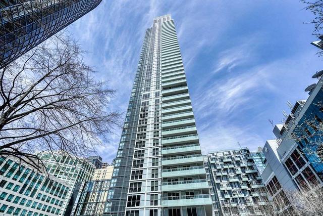 ph 1 - 300 Front St W, Condo with 3 bedrooms, 3 bathrooms and 2 parking in Toronto ON | Image 1