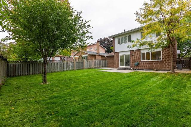 12 Shannon Crt, House detached with 3 bedrooms, 3 bathrooms and 5 parking in Whitby ON | Image 28