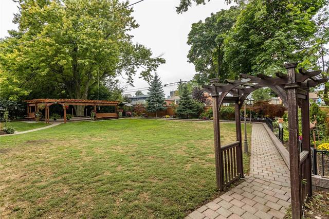 28 Guildcrest Dr, House detached with 3 bedrooms, 3 bathrooms and 8 parking in Toronto ON | Image 25