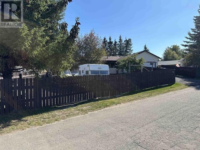 718 Cariboo Trail, House detached with 3 bedrooms, 2 bathrooms and null parking in One Hundred Mile House BC | Image 33