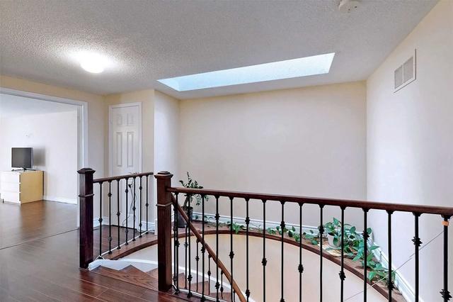 47 Becca Hall Tr, House detached with 3 bedrooms, 4 bathrooms and 3 parking in Toronto ON | Image 2