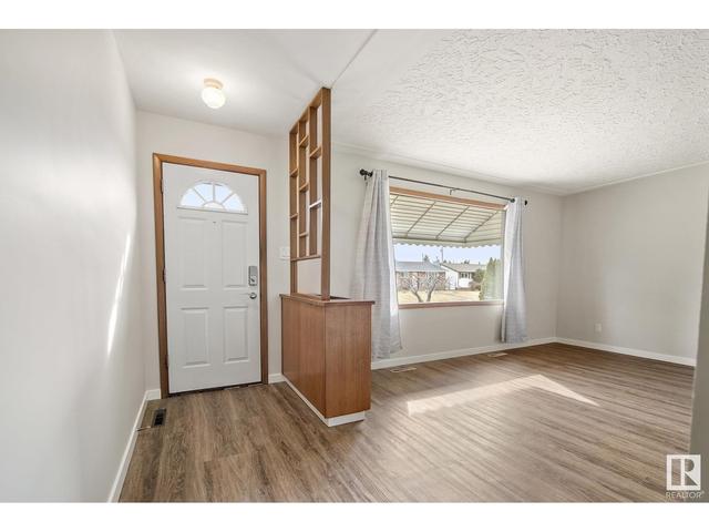 9016 135a Av Nw, House detached with 3 bedrooms, 1 bathrooms and 4 parking in Edmonton AB | Image 5