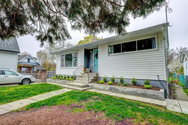 1972 Knox Crescent, House detached with 4 bedrooms, 2 bathrooms and 2 parking in Kelowna BC | Image 2