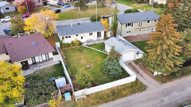 5707 53 Avenue, House detached with 3 bedrooms, 2 bathrooms and 2 parking in Rocky Mountain House AB | Image 4