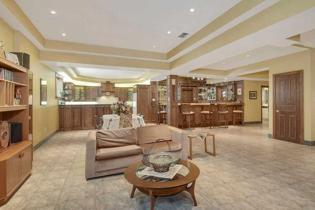2 Mcroberts Pl, House detached with 5 bedrooms, 6 bathrooms and 26 parking in Aurora ON | Image 8