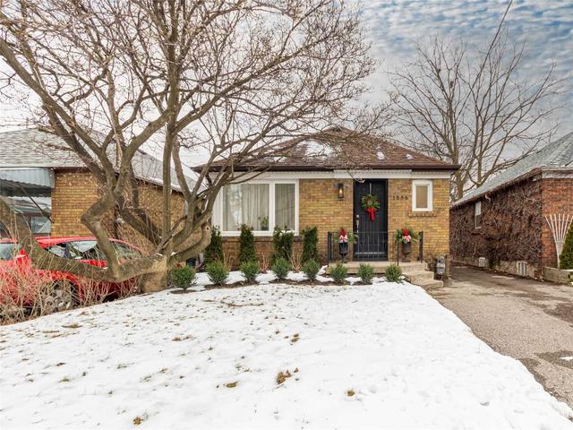 1356 Woodbine Ave, House detached with 2 bedrooms, 2 bathrooms and 5 parking in Toronto ON | Image 25