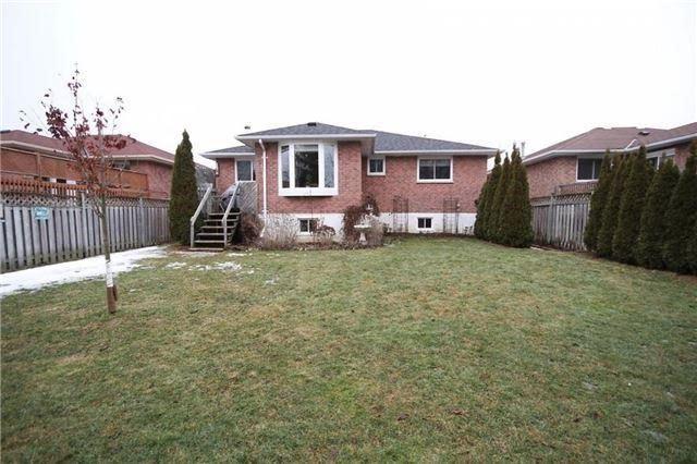 427 Maplegrove Ave, House detached with 3 bedrooms, 1 bathrooms and 2 parking in Bradford West Gwillimbury ON | Image 3