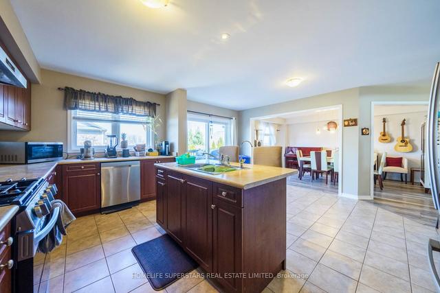 84 Lambert Cres, House detached with 3 bedrooms, 4 bathrooms and 4 parking in Brantford ON | Image 9