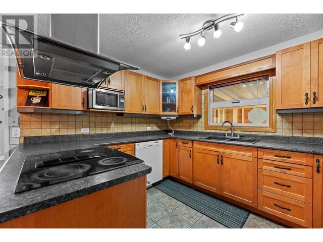 3904 32 Avenue, House detached with 4 bedrooms, 3 bathrooms and 4 parking in Vernon BC | Image 8